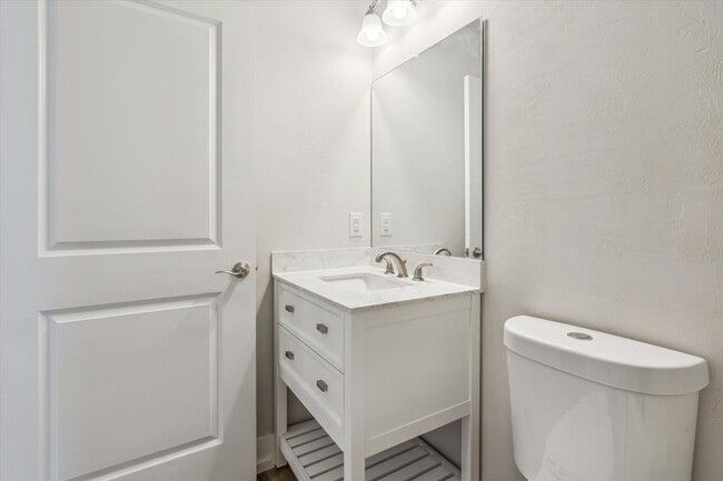 Building Photo - Live next to campus and all things Gainesv...