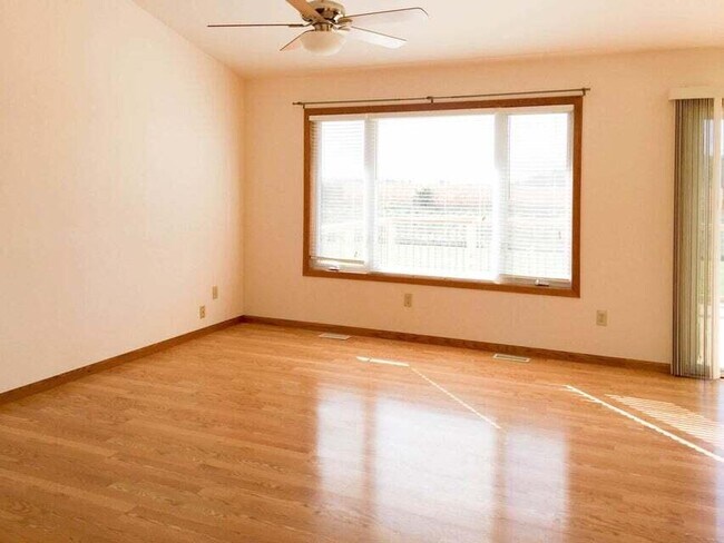 Building Photo - 105 Prairie Dr