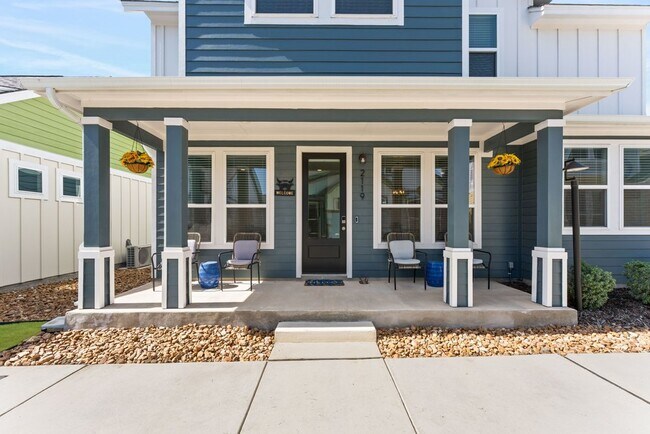 Building Photo - 2119 Hofstaat