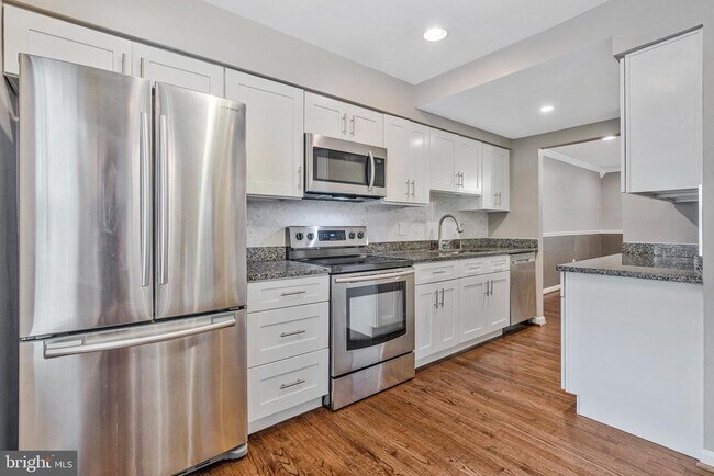 Building Photo - 6401 Old Scotts Ct