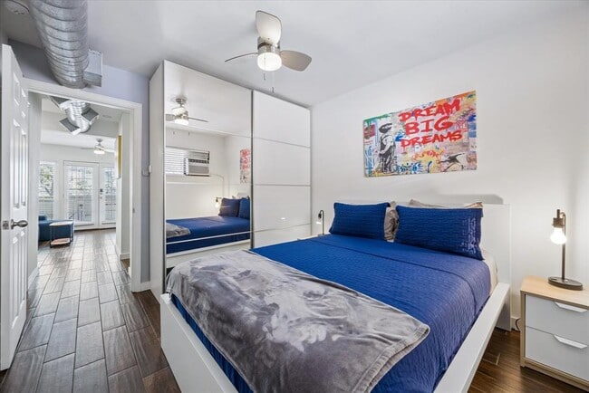 Building Photo - 1510 W 6th St