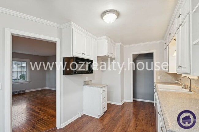 Building Photo - 4114 S Detroit Ave