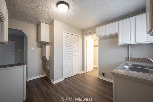 Building Photo - Modern Duplex in Prime Location - Perfect Rental Opportunity in Indianapolis!