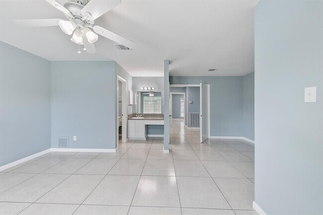 Building Photo - 718 N Fork Ct
