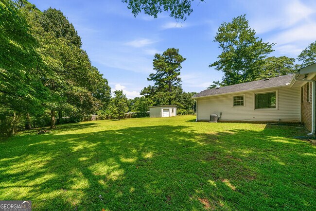 Building Photo - 3940 Hubert Dr