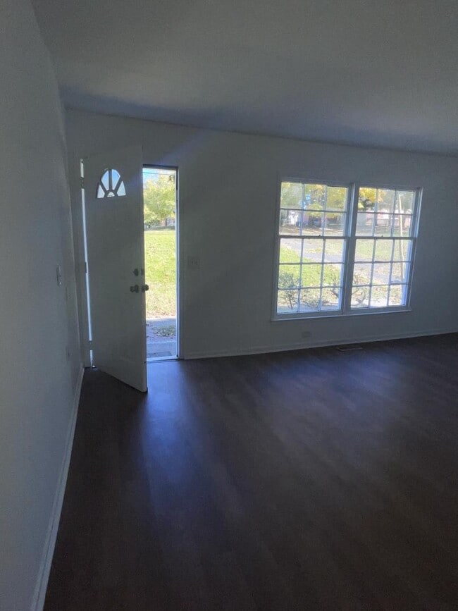 Building Photo - 1040 Shalimar Dr