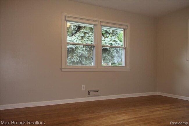 Building Photo - 32349 Sheridan Dr