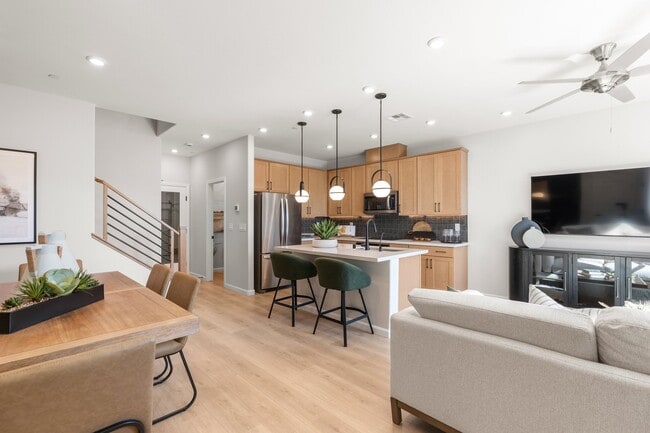 Building Photo - 1980 Hydrangea Pl