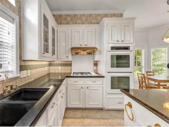 Building Photo - 4601 Valleybrook Cir