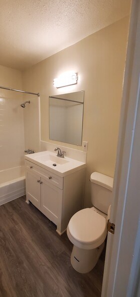 Bathroom - 1938 19th St