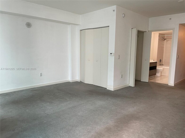 Building Photo - 1100 S Miami Ave