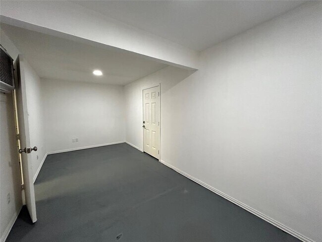 Building Photo - 6 Wolly Bucket Pl