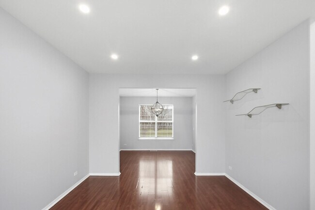 Building Photo - 512 Normandy Ln