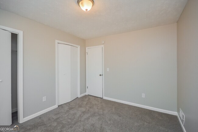 Building Photo - 6950 Carleen Ct