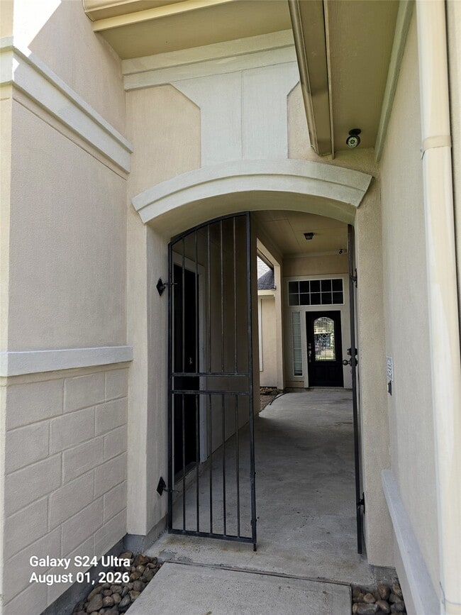 Building Photo - 5031 Gulf Stream Ln