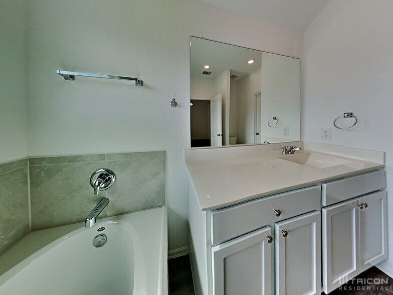 Building Photo - 210 Pine cavern dr