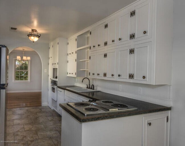 Building Photo - 108 Wayside Dr