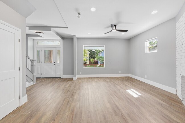 Building Photo - 506 Melrose Ave
