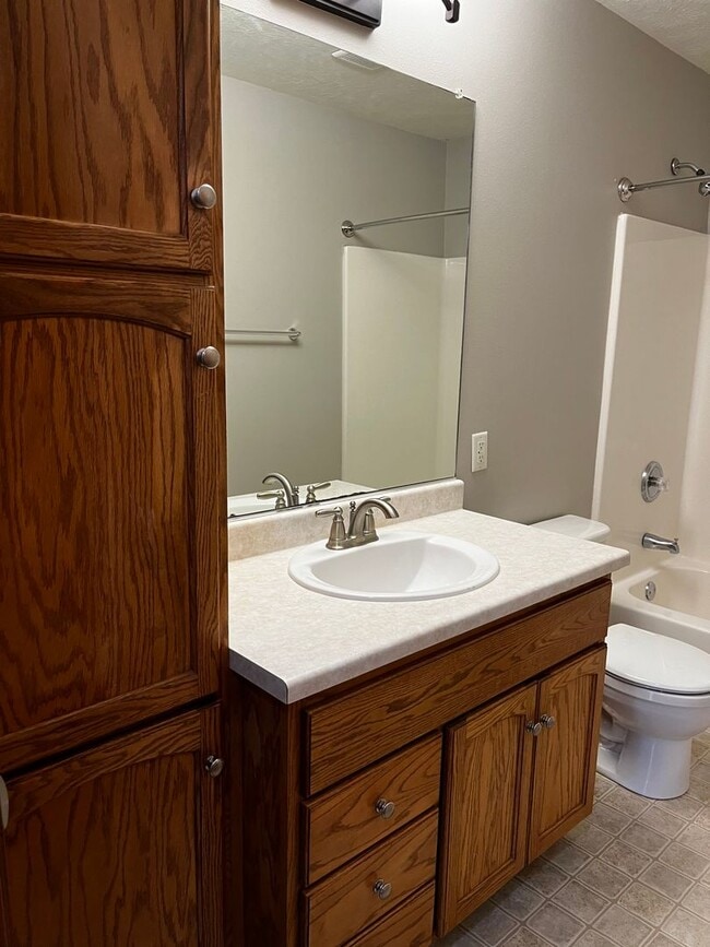 Building Photo - 5 Bed/2 Bath Rental Home on West Side!