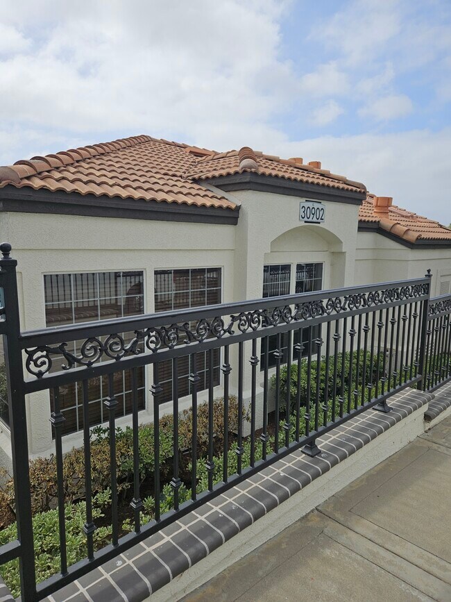 Building Photo - 30902 Club House Dr