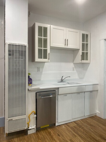 Building Photo - 2151 Russell St