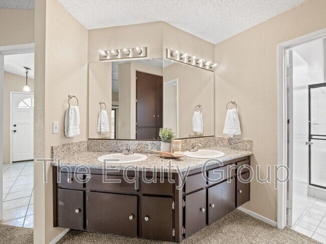 Building Photo - 1730 E Babcock Ave