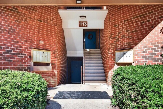 Primary Photo - 113 Turtle Creek Rd