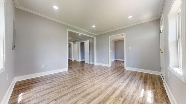 Building Photo - 1305 Third St