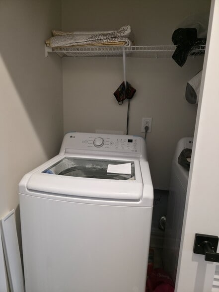 Building Photo - 9773 Oaklawn Blvd NW