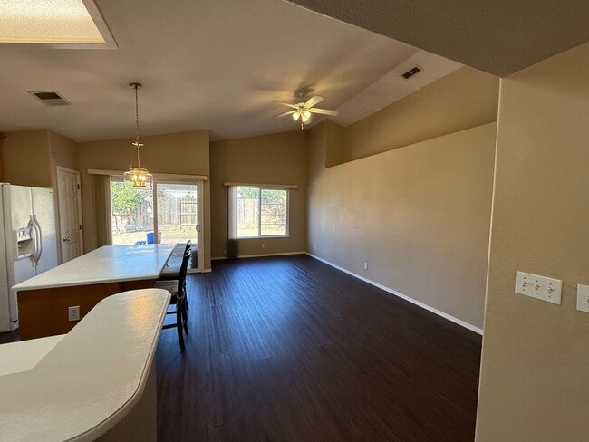 Building Photo - Single Story 4-bedroom home in Sylvan Scho...