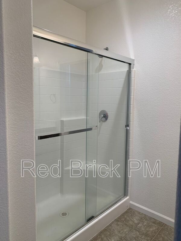 Building Photo - 821 Tivoli Dr