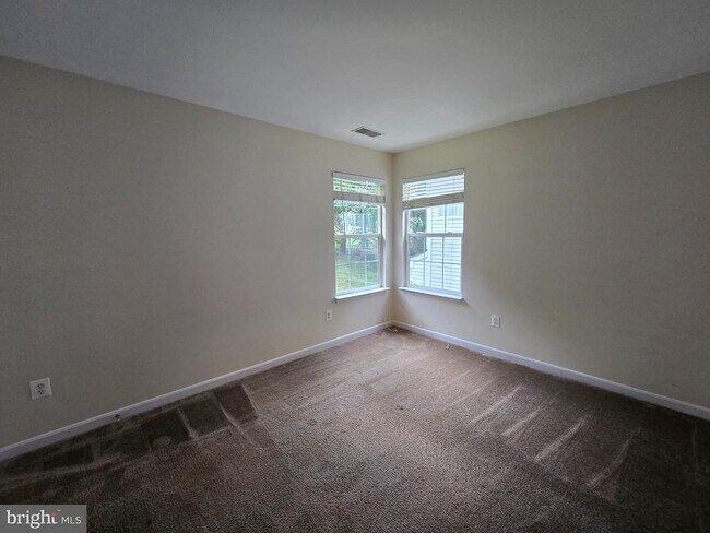 Building Photo - 832 Fox Den Rd