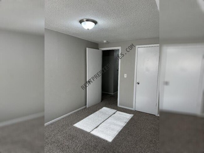 Building Photo - 981 NW 5th St