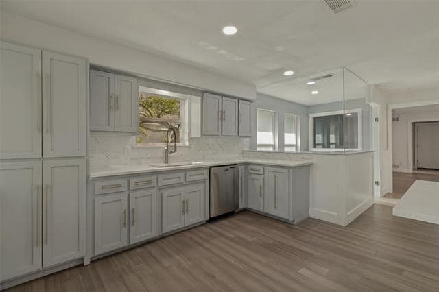 Building Photo - 9447 Viewside Dr