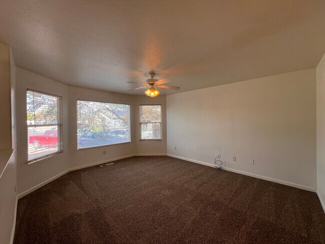 Building Photo - Large 4-bedroom home located in the Countr...