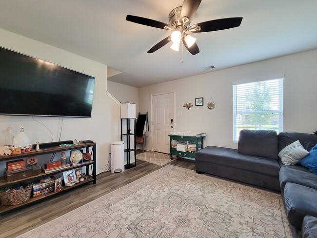 Building Photo - 2 Story Home in the Crown Point Community!...