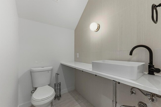 Building Photo - 5006 Gladeview Dr