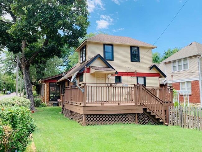 Building Photo - {7349} Tudor in Waldo + Beautiful Corner L...