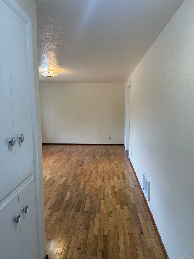 Building Photo - 1560 N 7th St