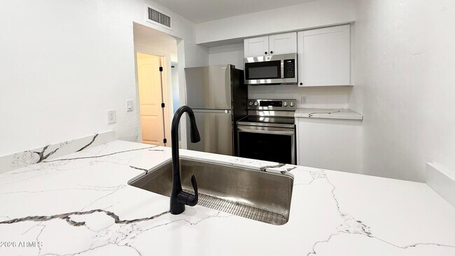 Building Photo - 2739 E Tamarisk Ave