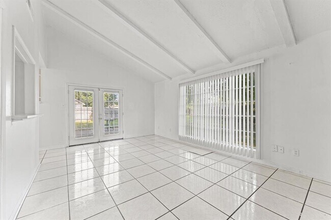 Building Photo - 13930 New Village Ln