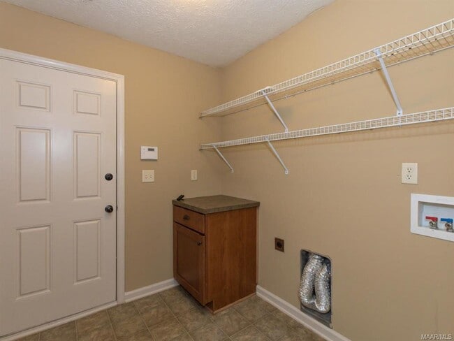 Building Photo - 9728 Silver Bell Ct