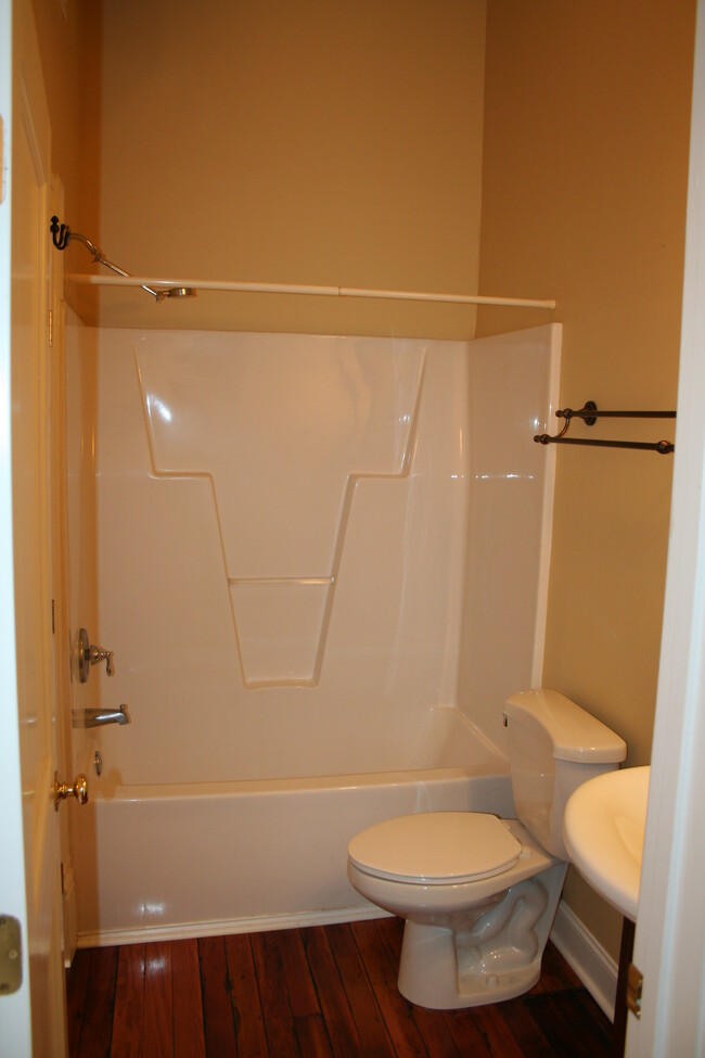 full size bathtub/shower - 117 E Innes St