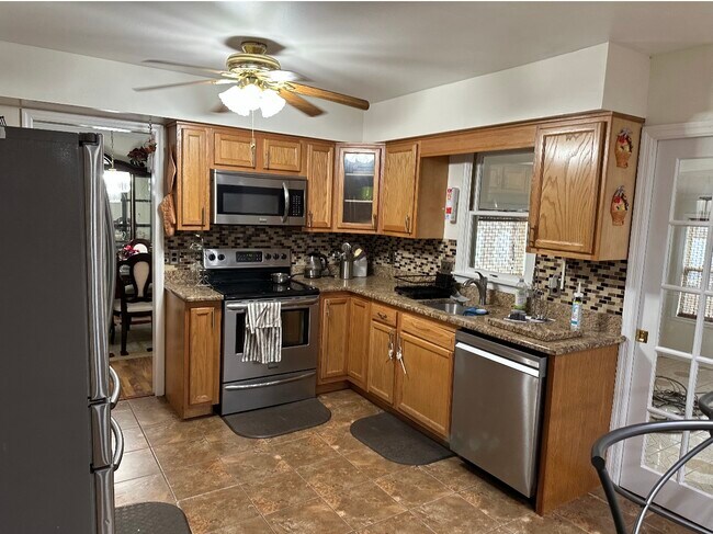 Kitchen - 48 Augustine Pl
