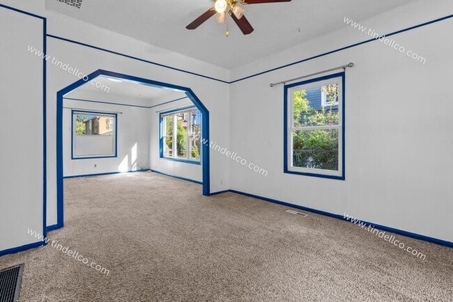 Building Photo - Charming 2-Bedroom + Bonus in University P...