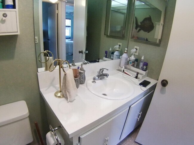 Building Photo - 571 Capri L