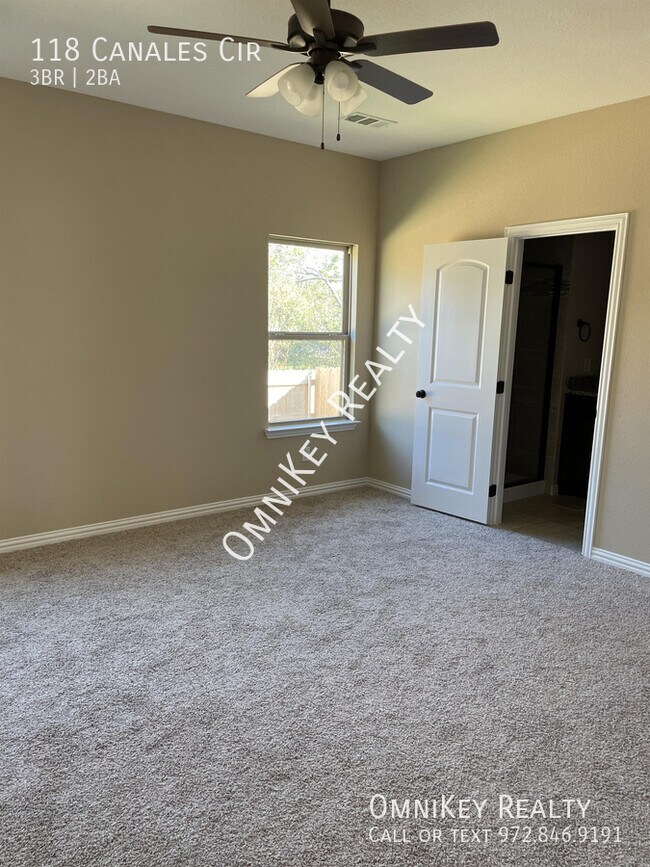 Building Photo - 118 Canales Cir