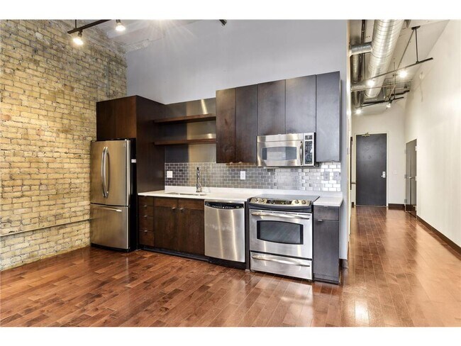Building Photo - 618 N Washington Ave