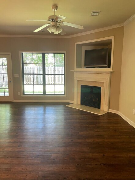 Building Photo - Stephanie Ct. Townhome