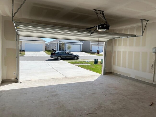 Building Photo - 624 Gemsbok Dr